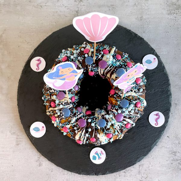Dekorierter Meerjungfrauen Kuchen am Kindergeburtstag
