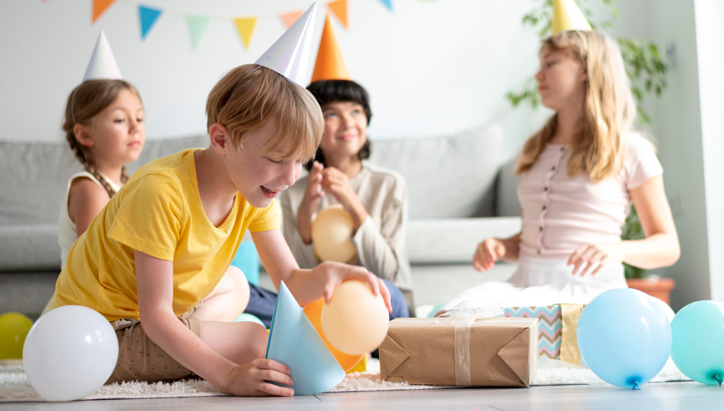 kindergeburtstag drinnen feiern